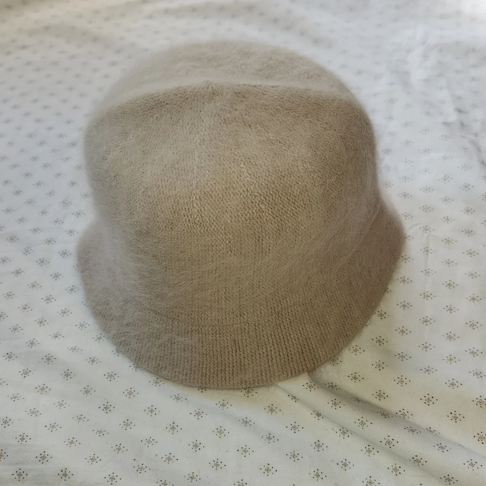 NWOT David & Yung cream angora bucket hat